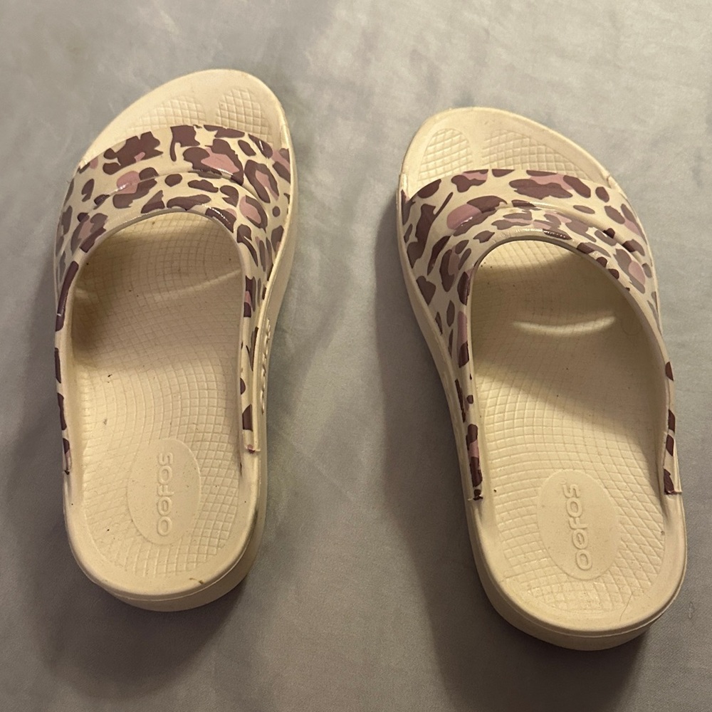 OOFOS Leopard Print Women's Sandals